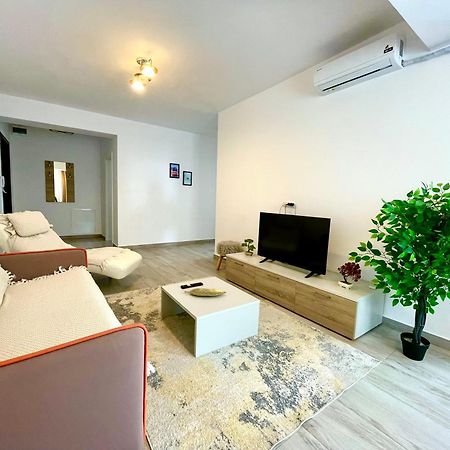 Soho Apartment - City View With Rooftop Garden Bucharest Exterior photo